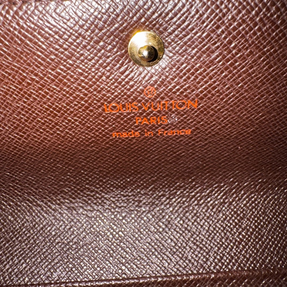 Louis Vuitton
2000 Damier Ebene Pattern Porte-Trésor Étui Papier Wallet - Picture 8 of 17